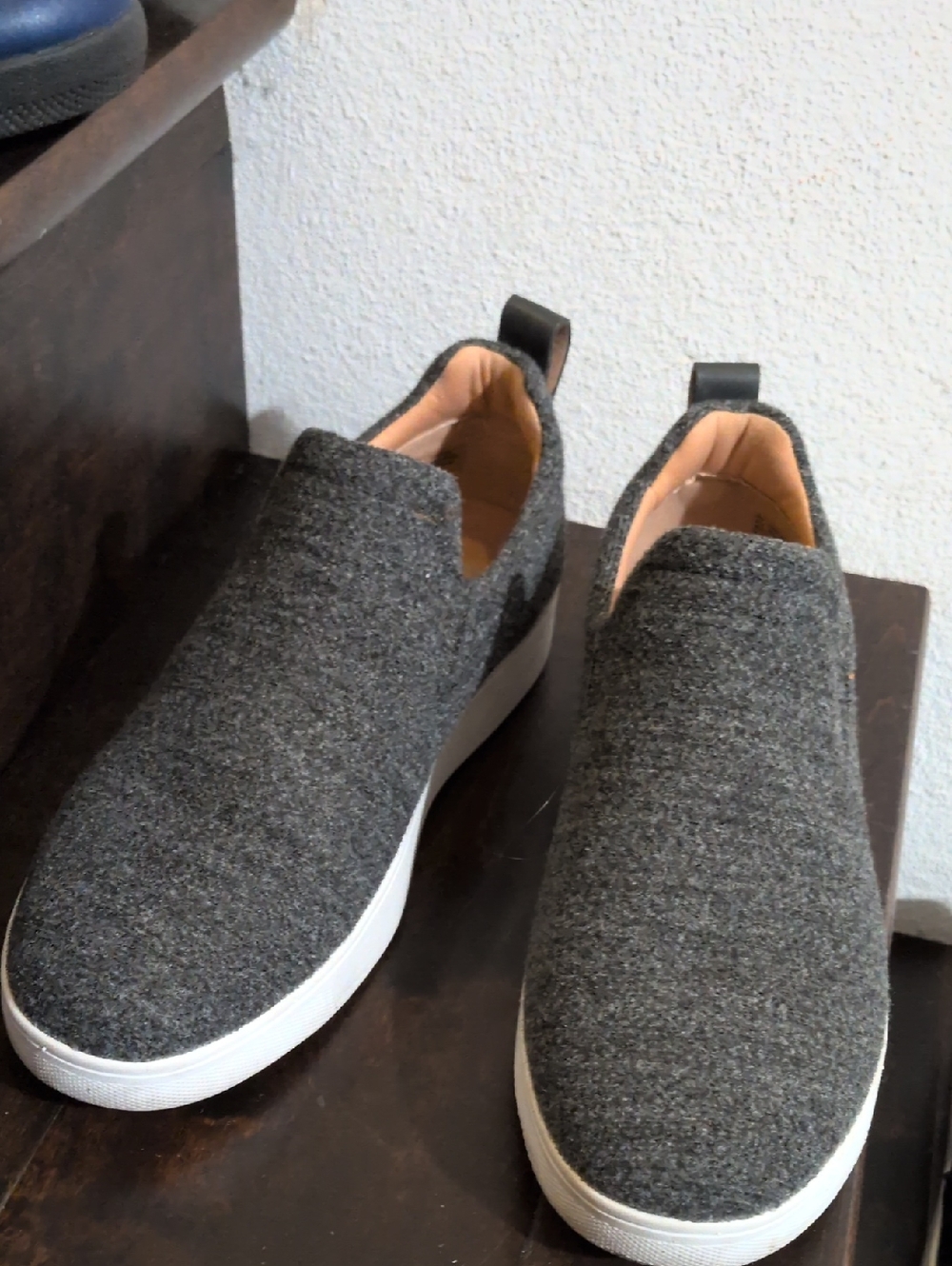 Fitflop Women's Charcoal Gray Slip-On Super Skate Sneakers